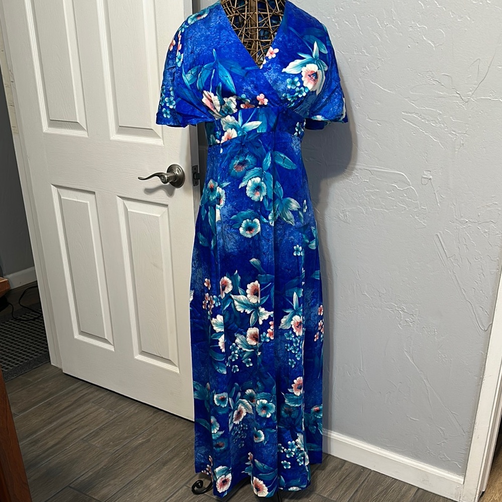 Hawaiian Togs Royal Blue Maxi Dress with Hawaiian print. Maxi. Size 10.